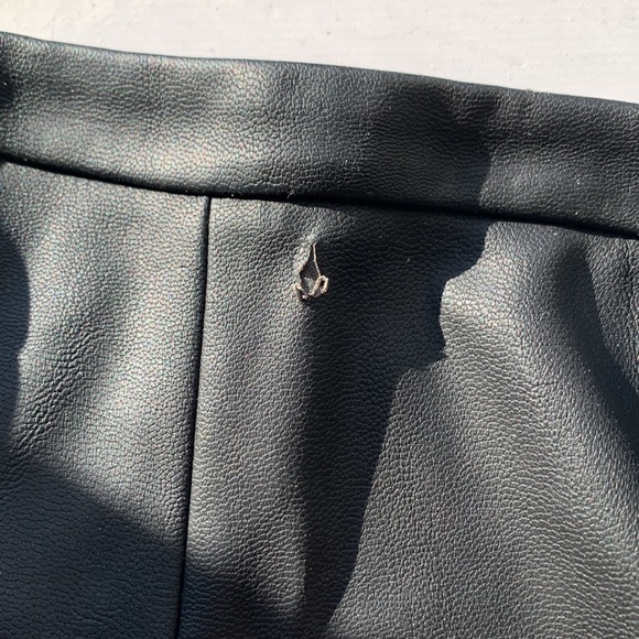 Express faux leather mini skirt - Picture 7 of 7